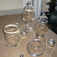 Packing material in vases